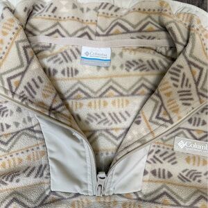 Columbia Cream and Gray Patterned Sweatshirt